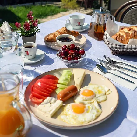 Nina Bed & Breakfast 3*